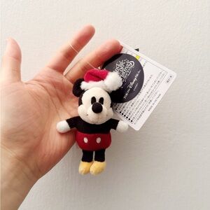 BNWT Tokyo Disney Collectible Christmas Bag Charm / Key Chain (Mickey Mouse)